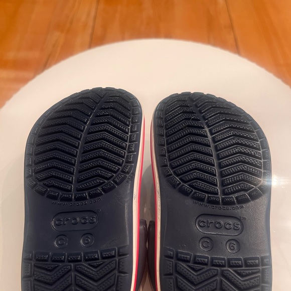 Crocs Toddler Size 6 - Picture 2 of 3